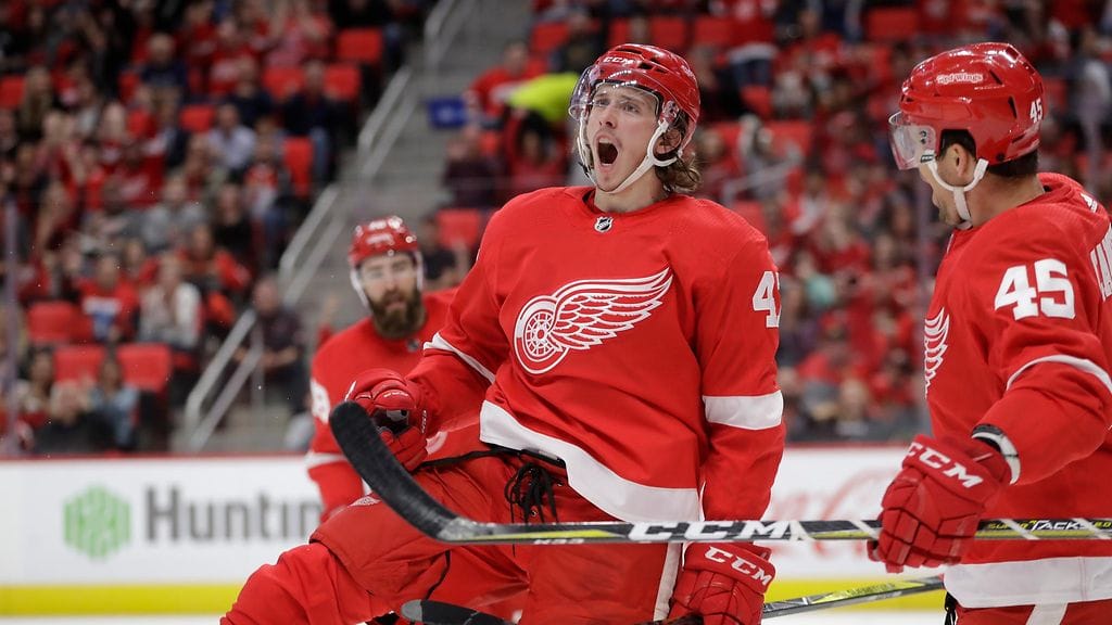 Pelicansin hankkima Libor Sulak (keskellä) esiintyi aiemmin edukseen Detroitin NHL-leirillä.