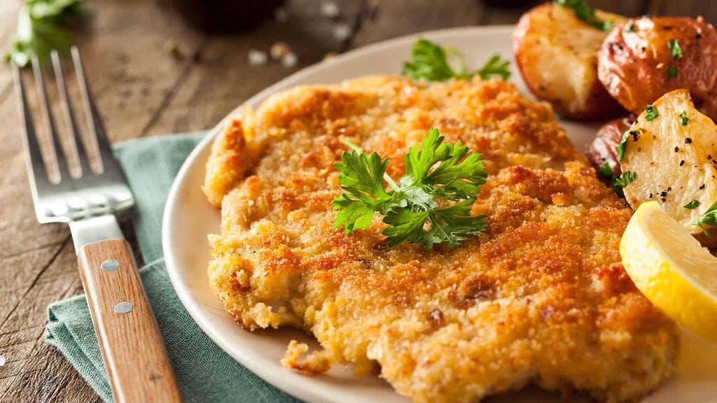 Wieninleike on klassinen liharuoka, josta voi keittiömestari Kari Aihisen mukaan löytyä apu myös krapulaan.