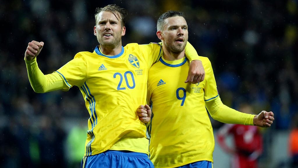 Ruotsin Marcus Berg ja Ola Toivonen Luxemburg-ottelussa 7. lokakuuta.