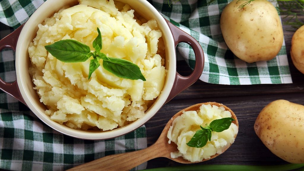Täydellinen perunamuusi on kuohkea, maukas ja herkullinen lisuke.