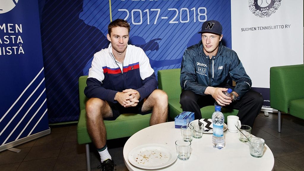 John Peers (vas.) ja Henri Kontinen keskiviikkona Tennisliigan tiedotustilaisuudessa Espoossa.