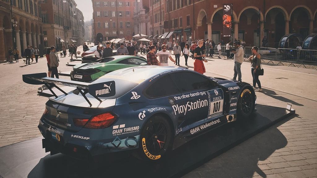 Italian Modenassa sijaitseva Piazza Roma -aukio oli varattu pariksi päiväksi Gran Turismolle.