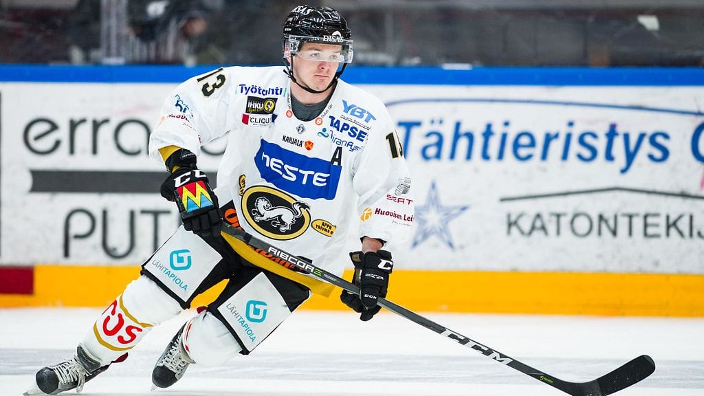 Julius Junttila vankisti asemiaan SM-liigan pistepörssin kärjessä.