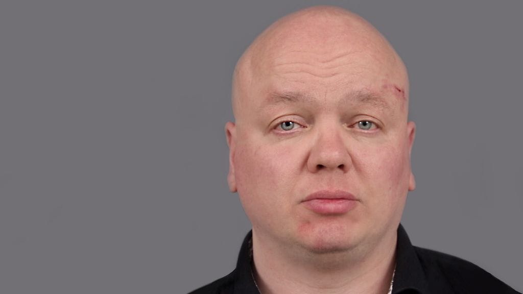 Henkirikoksista epäillään Tuomas Kangasniemeä. Poliisi on julkaissut miehen kuvan, sillä tämän epäillään levittäneen hi-virusta ja poliisi etsii miehen mahdollisia seksikumppaneita.