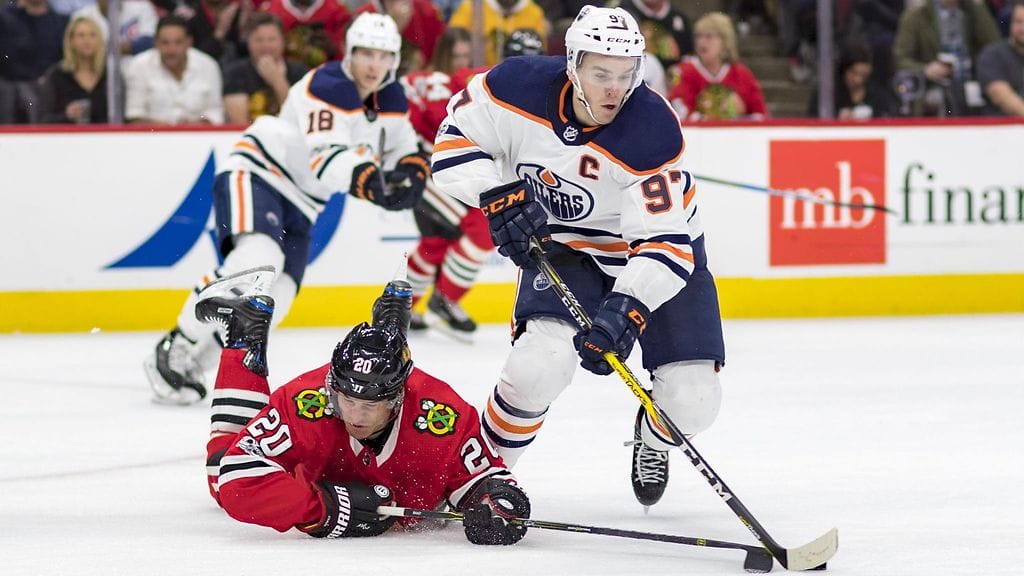 Connor McDavid häikäisi Chicagoa vastaan.