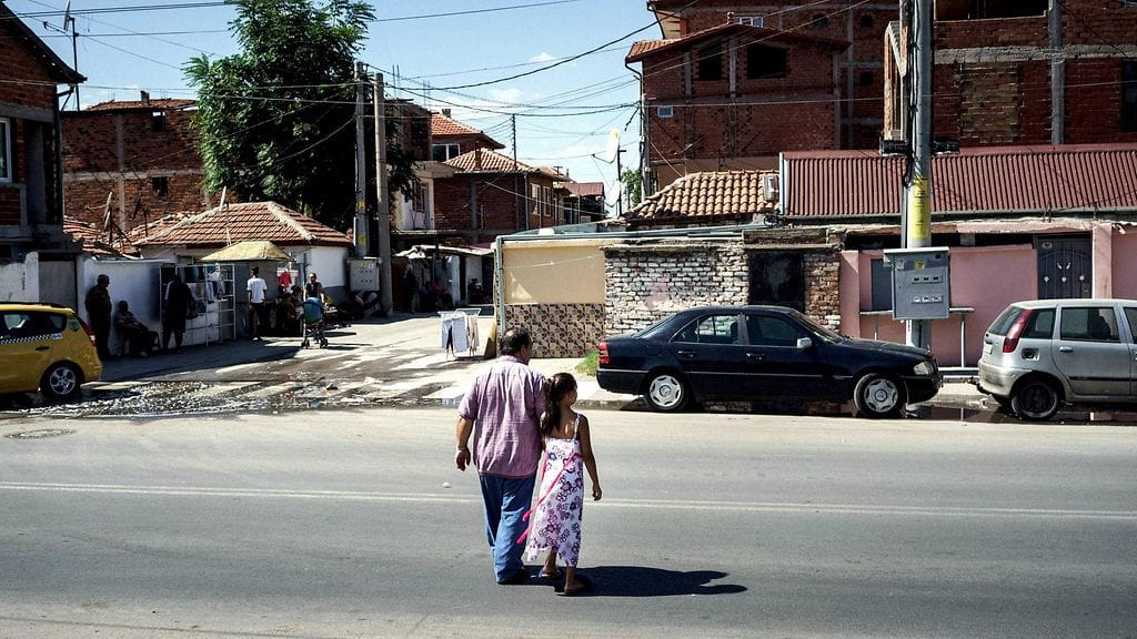 Romanilapset kouluun Bulgariassa