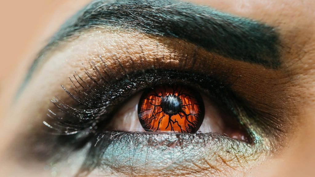 Piilolinssien oikeaoppinen käyttö on tärkeää niiden turvallisuuden kannalta. Kuvituskuva.