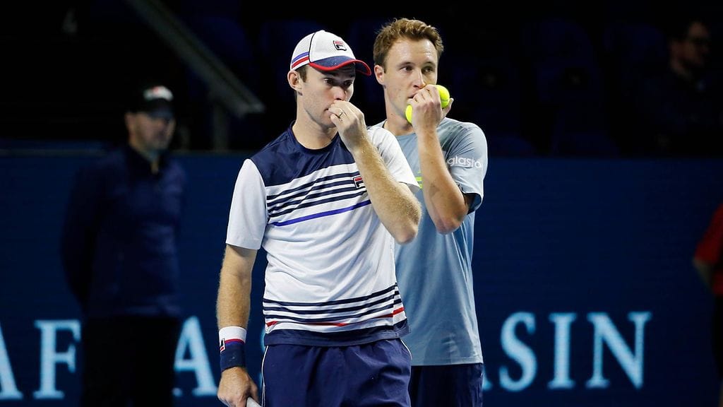 Henri Kontisella (oik.) ja John Peersillä ei kulkenut Baselissa.