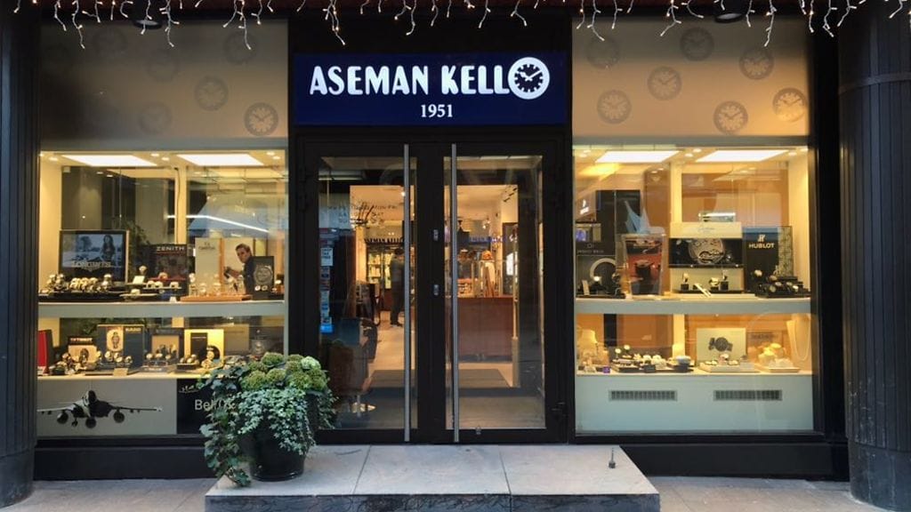 Helsingin keskustassa Kluuvikadulla sijaitsevaan kultasepänliikkeeseen murtauduttiin sunnuntaiaamuna. Maanantaina liikkeen rikotut ikkunat oli jo korjattu.