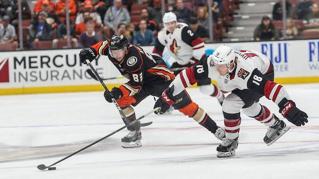 Anaheim nosti Kalle Kossilan (vas.) "ylös" NHL:ään.