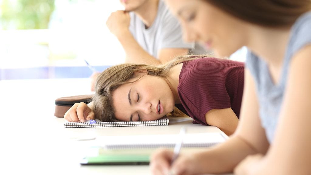 Lyhyeksi jääneet yöunet voivat vaikuttaa myös koulumenestykseen.