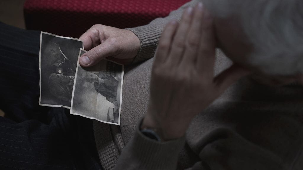 Neljä vuotta sitten vaimonsa menettänyt mies rakastaa puolisoaan edelleen syvästi.