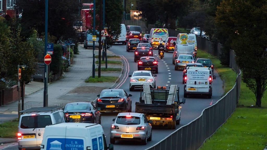 Liikennettä Lontoossa maanantaina 23. lokakuuta.