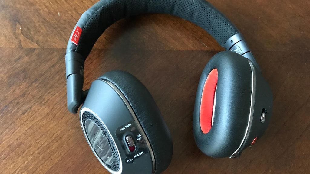 Plantronics Voyager 8200 UC -kuulokkeet