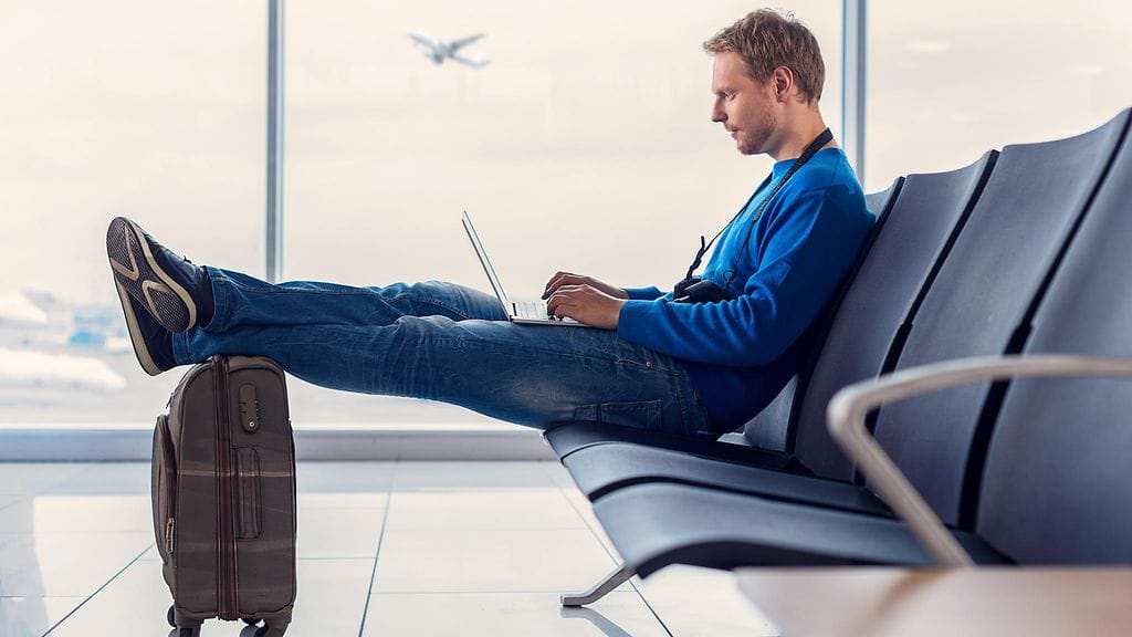 Kannettava tietokone ei kenties pian saa enää lentää. Kuvituskuva.