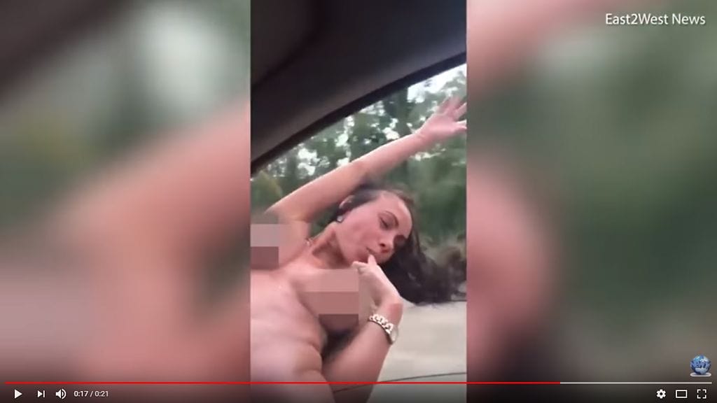 Kuvankaappaus YouTube-videolta, joka näyttää venäläisnaisen viimeiset hetket. Videon löydät artikkelin lopusta.