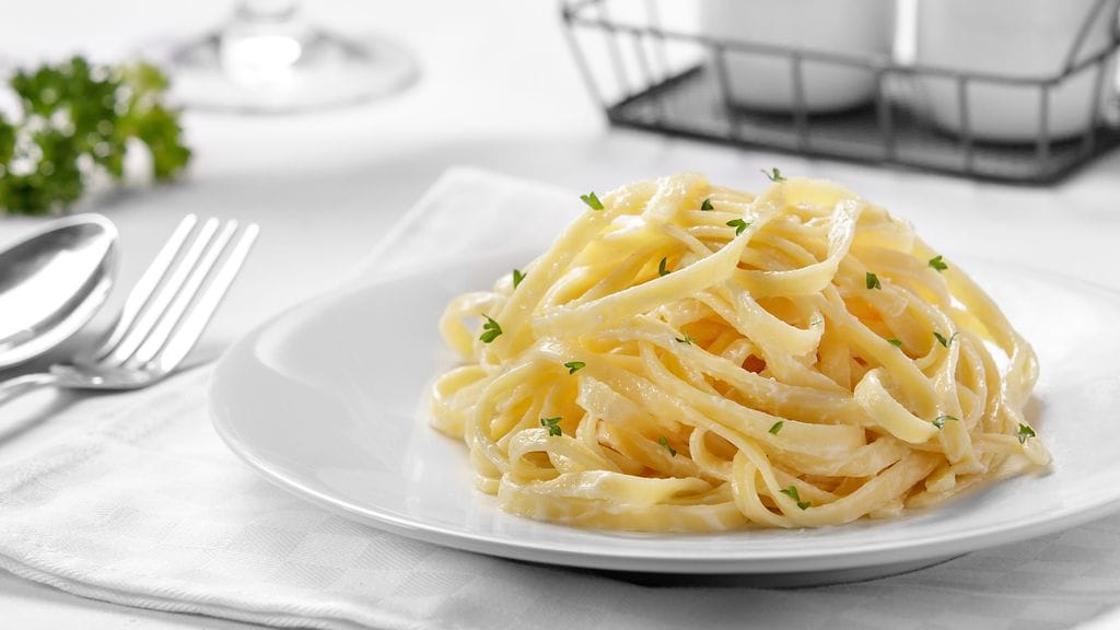 Tagliatelle on pitkä, leveän mallinen pastalaji. Kuvituskuva.