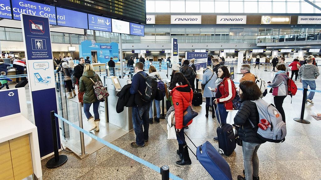 Turvatarkastukseen mentäessä nesteiden on oltava läpinäkyvässä pussissa.