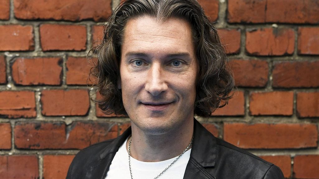 Tomi Metsäketo kuvattuna syyskuussa 2017 Mamma Mia! -musikaalin lehdistötilaisuudessa. Metsäketo menetti myöhemmin roolinsa musikaalissa häirintäkohun takia.