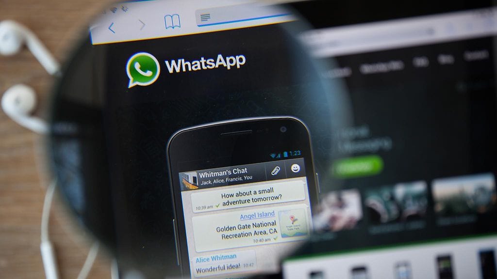 Vakoiluohjelma kykenee lukemaan ruudulla näkyviä viestejä hyödyntämällä Android Accessibility Service -ominaisuutta.