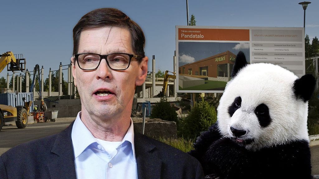 Ähtärin eläinpuiston toimitusjohtaja Juhani Haapaniemi anoi ja sai eron tehtävistään samana päivänä. Puisto odottaa saapuvaksi Suomen ensimmäisiä pandoja.