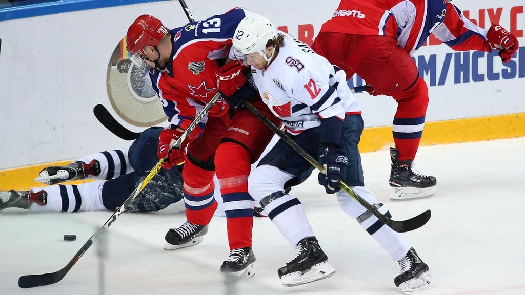 Boris Sadecky (kesk.) TsSKA-ottelussa syyskuussa.