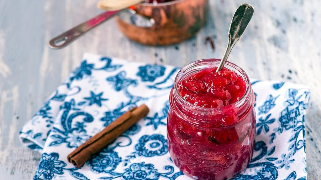 Luumuhillo on helppo tehdä ja säilöä valmiiksi vaikka joulutorttuja ajatellen.