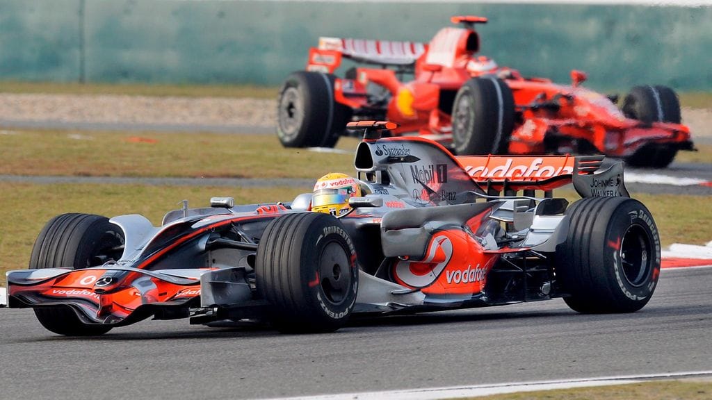 Lisäsiivekkeet Lewis Hamiltonin kauden 2008 McLarenissa.