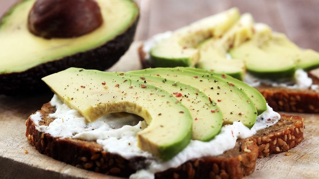 Terveellistä avokadoa voi nauttia hyvillä mielin päivittäin.