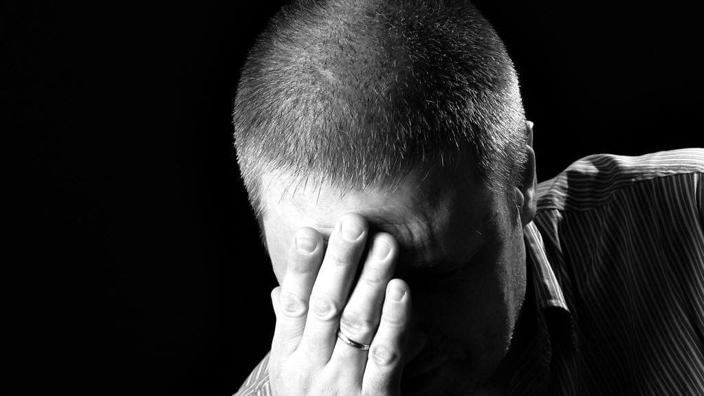 Tietynlainen päänsärky voi olla aivokasvaimen oire, mutta ei yleensä yksinään. Kuvituskuva.