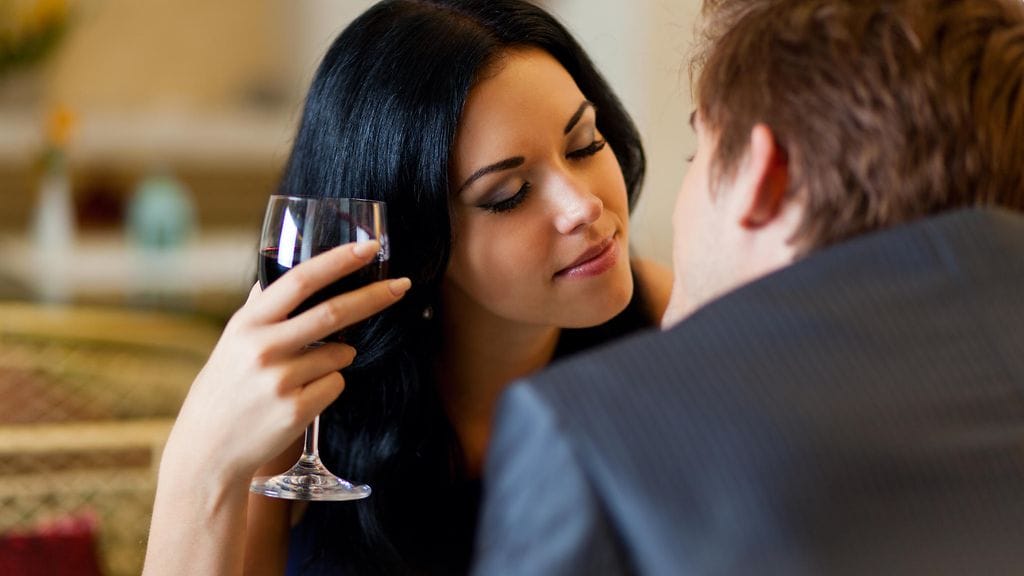 Ensisuudelmaan latautuu paljon odotuksia.