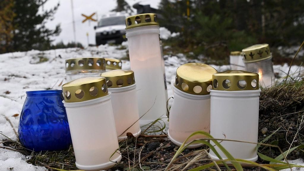 Raaseporin tasoristeysturma, muistokynttilöitä