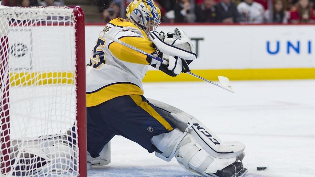 Pekka Rinne hääri kumiukkona Nashvillen maalilla Chicagoa vastaan.