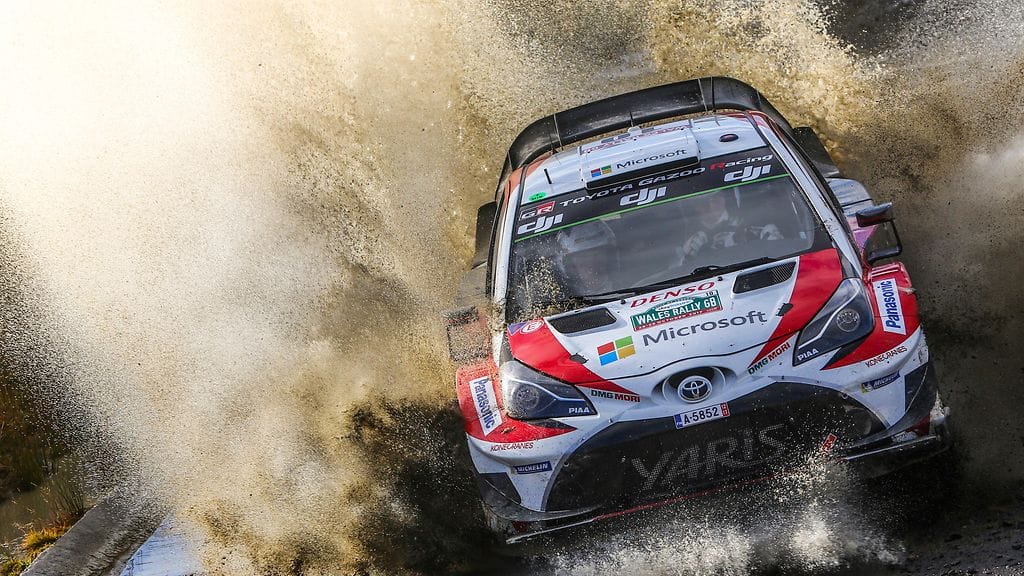 Jari-Matti Latvala taistelee kakkossijasta Walesin MM-rallissa.