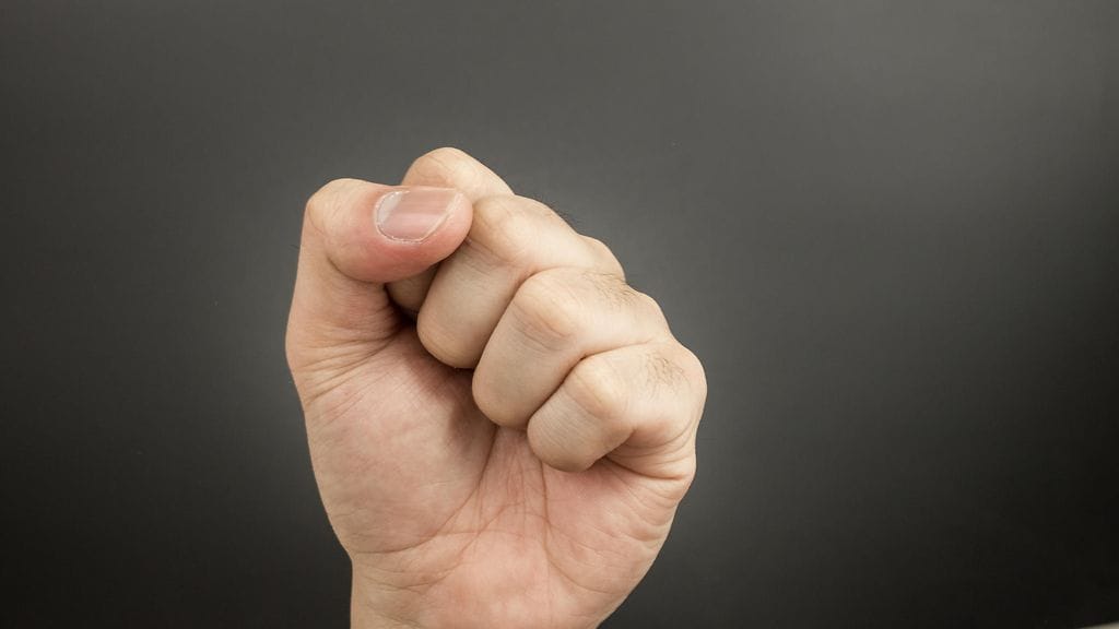 Käden puristusvoimasta voi tehdä päätelmiä esimerkiksi kehon vanhenemisesta.