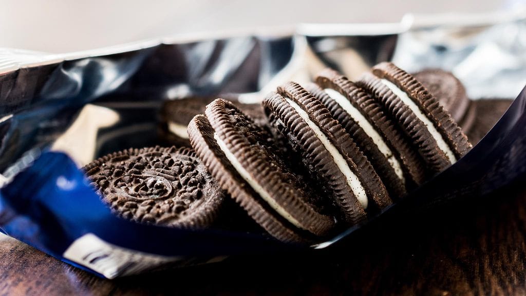 Oreot maistuvat sellaisinaan, maidon kanssa, leivonnaisissa tai vaikka suklaalevyn täytteenä.