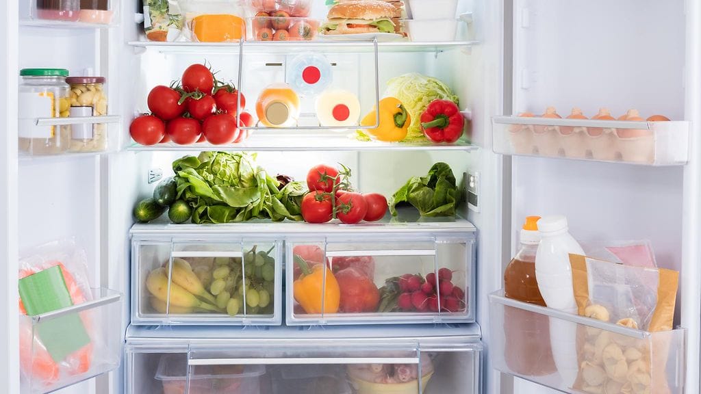 Kannattaa tarkistaa, löytyykö omasta jääkaapista turhaa hävikkiä. Kuvituskuva.