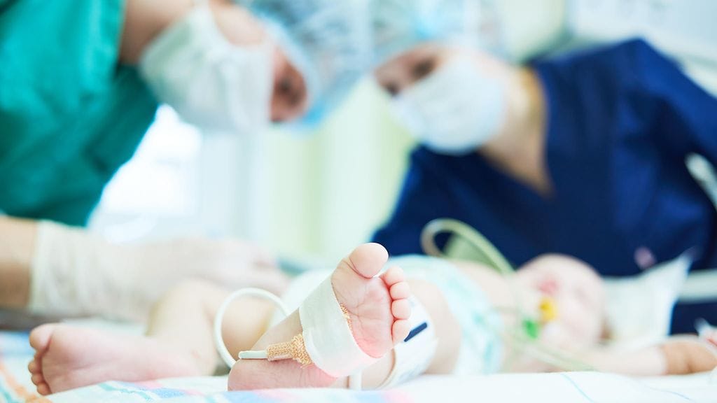 Lääkärit ovat joutuneet antamaan vanhemmille sydäntäsärkevän tuomion.