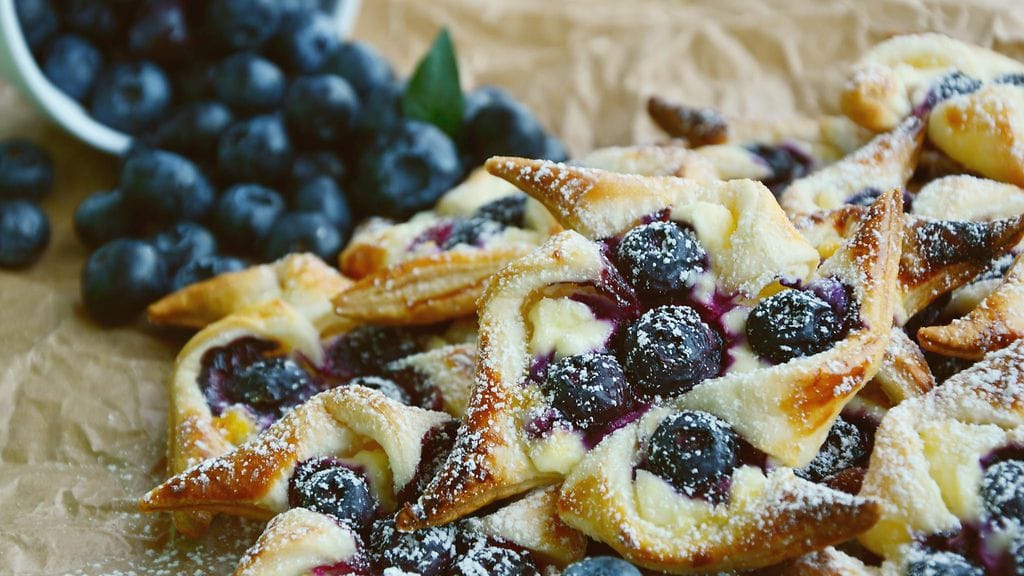 Joulutortun täytteenä voi testata myös mustikoita. Kuvituskuva.