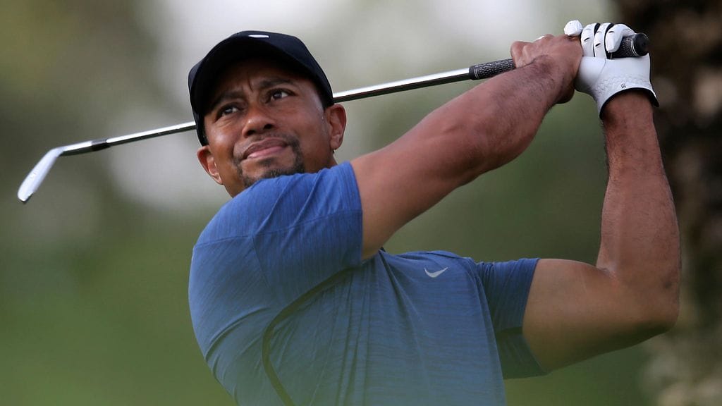 Tiger Woods golfasi viimeksi kilpaa helmikuussa. Kuva tuolloin pelatusta Dubai Desert Classic -turnauksesta.