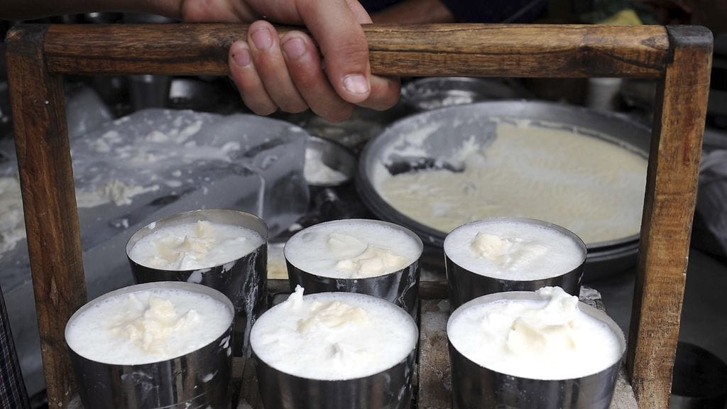 Naisen epäillään myrkyttäneen perinteisen lassi-juoman kohtalokkain seurauksin.