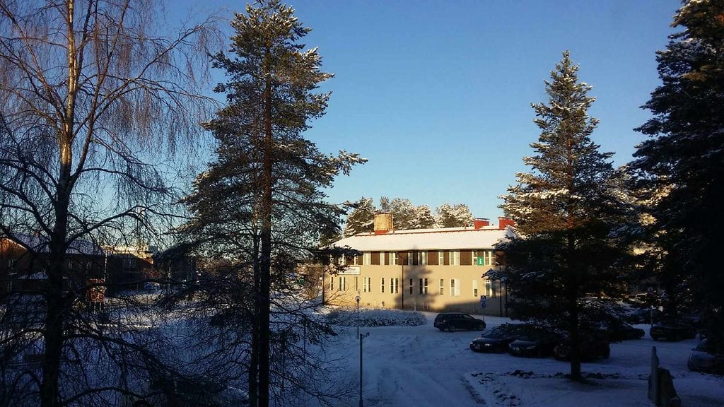 Syksyn toistaiseksi kylmin lämpötila (-22,2) mitattiin tiistaiaamuna Sodankylässä, jossa talven alkamista onkin jo odotettu. Kuvassa Sodankylä-talo.