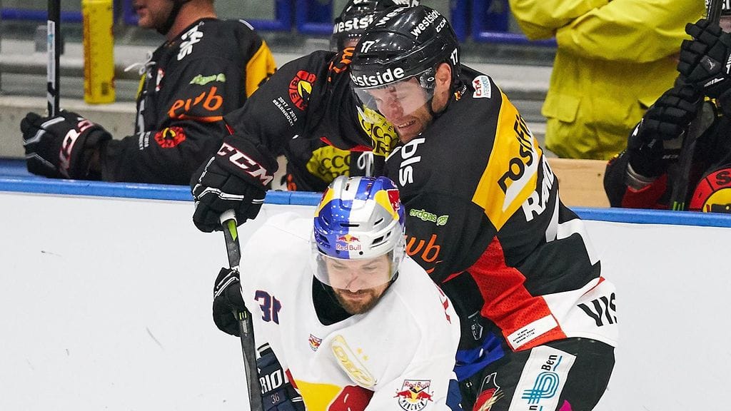 Bern (mustissa paidoissa) ja Red Bull München kohtasivat elokuussa Saksassa kauden alla. Tänään joukkueet ovat vastakkain CHL:ssä.