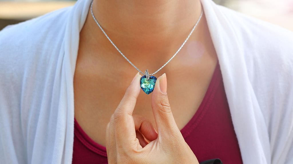 Kaulakorun voidaan sanoa pelastaneen nuoren naisen hengen.