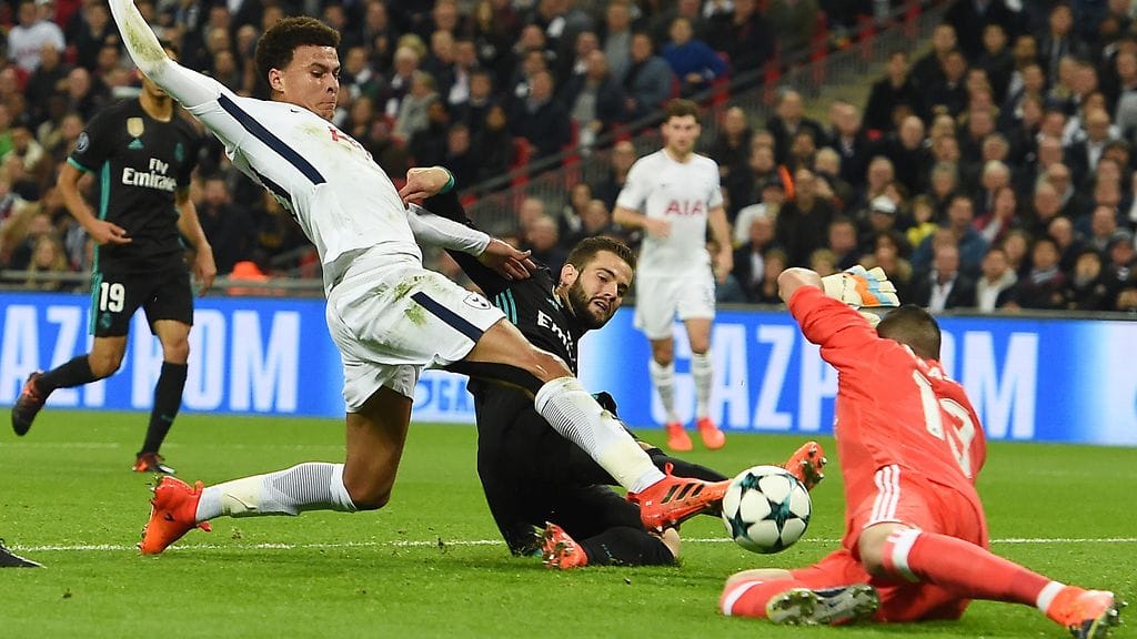 Dele Alli (vas.) oli vaikea pideltävä Real Madridin puolustukselle.