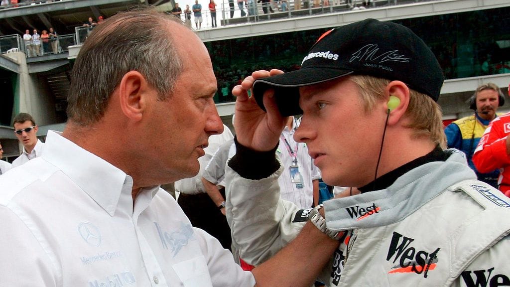 Kimi Räikkönen ja Ron Dennis Indianapolisin kisan alla, ei niin lämpimissä merkeissä.
