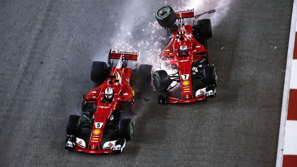 Sebastian Vettel ja Kimi Räikkönen törmäsivät Singaporen GP:n startissa.