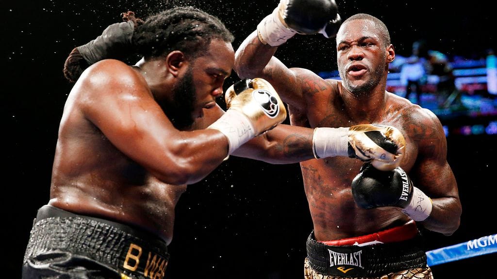 Deontay Wilder (oik.) voitti Bermane Stivernen pistein MM-ottelussa tammikuussa 2015.