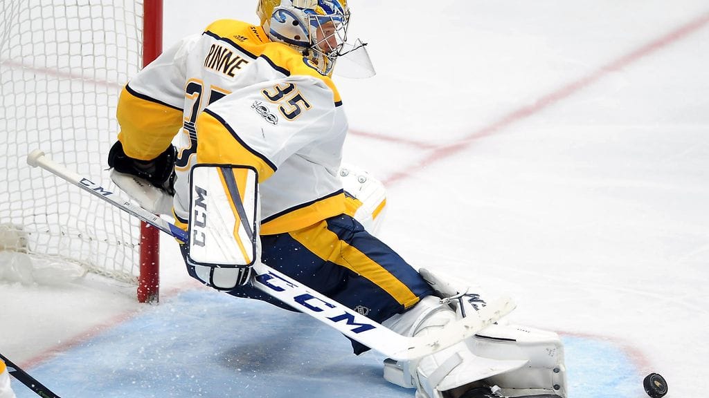 Pekka Rinne torjuntatöissä Anaheimia vastaan.