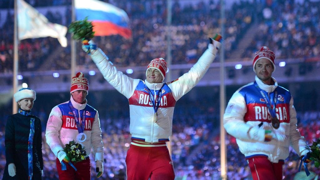 Aleksandr Legkov juhli Sotshissa miesten 50 kilometrin olympiavoittoa vuonna 2014.  Legkov kuitenkin menetti myöhemmin kultansa dopinghuijauksen takia, ja hän sai elinikäisen kilpailukiellon olympialaisiin.